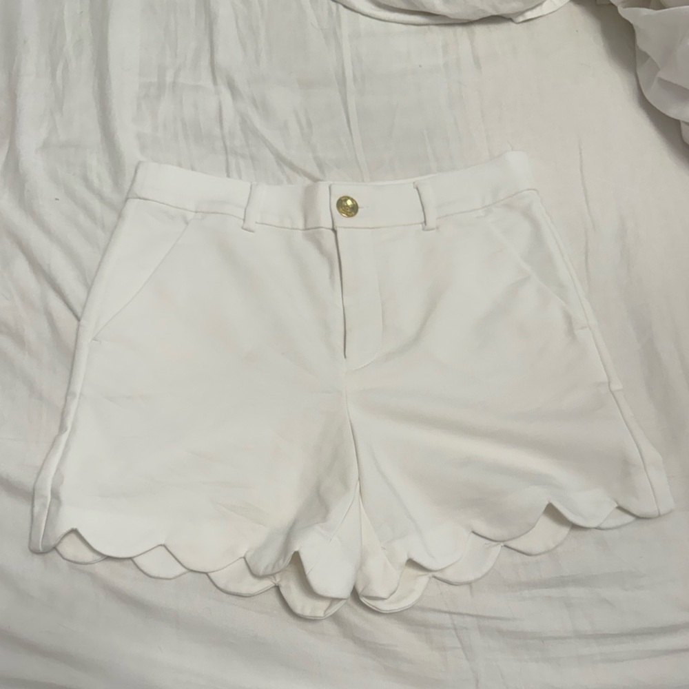 Lilly Pulitzer scalloped hem shorts